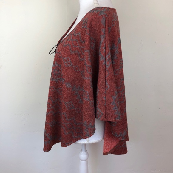 Vintage Havana Poncho - Picture 2 of 6